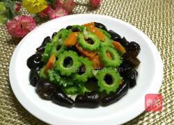 凉拌苦瓜黑木耳的做法图解7