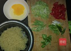 蛋炒方便面～小吃的做法图解2