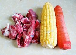 玉米胡萝卜炖排骨的做法图解1