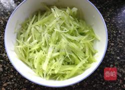 凉拌莴苣的做法图解2