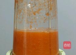 胡萝卜菠萝苹果汁的做法图解4