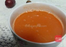 胡萝卜菠萝苹果汁的做法图解5