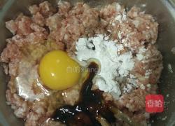 茄汁芝麻小肉丸的做法图解1