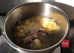 大骨头炖酸菜的做法图解5