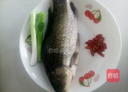 山药枸杞鲫鱼汤的做法图解1