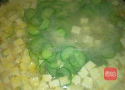 黄瓜鸡蛋豆腐汤的做法图解5