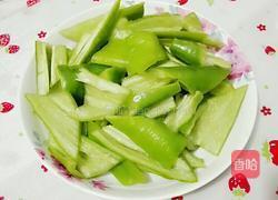 青椒炒腐竹的做法图解2