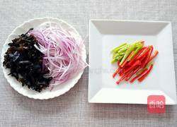 木耳拌洋葱的做法图解3