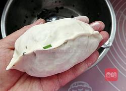 鹅蛋韭菜盒子的做法图解9