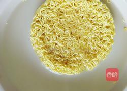 微波炉煮方便面的做法图解2