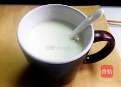 牛奶麦片的做法图解1