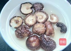 青菜炒蘑菇的做法图解1