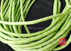 蒜泥炒豇豆的做法图解1