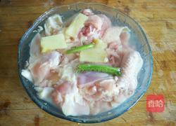 土豆炖鸡块的做法图解2