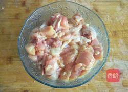 土豆炖鸡块的做法图解3