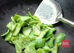 青椒炒肥肠的做法图解7