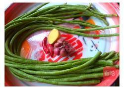 芝香豇豆的做法图解1