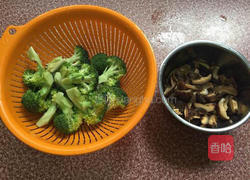 香菇西兰花的做法图解4