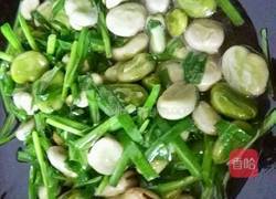 蚕豆炒韭菜的做法图解9