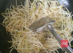 豆芽炒肉的做法图解3