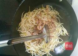 豆芽炒肉的做法图解6