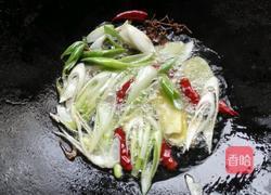 五花肉炒蒜苔的做法图解3