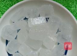 银耳莲子汤的做法图解2