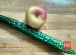 黄瓜苹果汁的做法图解1