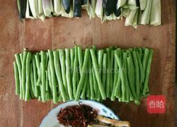 茄子炒豆角的做法图解1