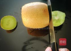 猕猴桃莲花的做法图解1