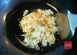五彩菠萝炒饭的做法图解5