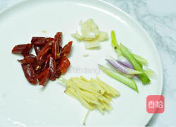 家常油爆虾的做法图解1