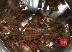 啤酒龙虾的做法图解1