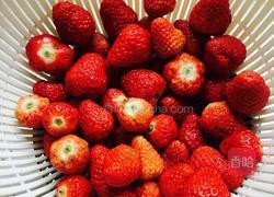 美味酸甜草莓酱的做法图解3