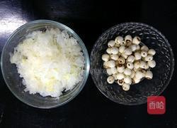 冰糖银耳莲子羹的做法图解2