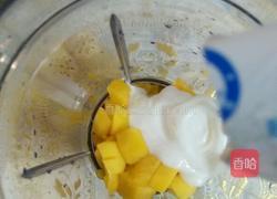 香浓芒果奶昔的做法图解7