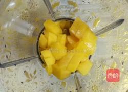 香浓芒果奶昔的做法图解6