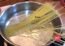 牛肉番茄沙司意大利面的做法图解1