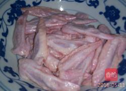 番茄鸡翅炖土豆的做法图解1