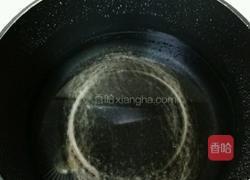 玉米渣粥的做法图解1