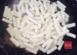 辣白菜炒年糕的做法图解3