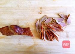 蚕豆炒腊肉的做法图解3