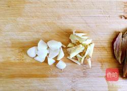 蚕豆炒腊肉的做法图解4