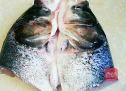 剁椒蒸鱼的做法图解1