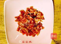 腊肠丁炒四季豆的做法图解2