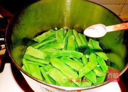 腊肠丁炒四季豆的做法图解4