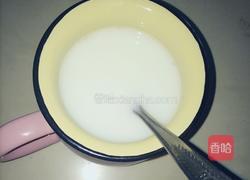 牛奶麦片的做法图解1