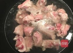 木瓜花生猪蹄汤的做法图解1