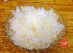银耳雪梨汤的做法图解2