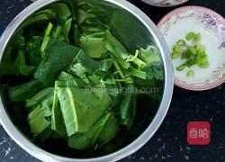 番茄鸡蛋菠菜汤的做法图解1